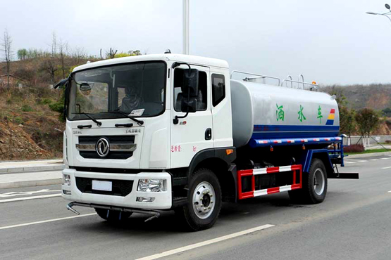 怎樣排除灑水車柴油機(jī)過早、過遲的噴油現(xiàn)象？