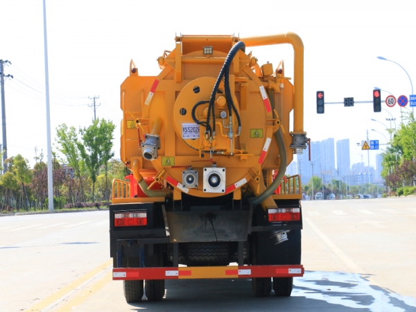 國(guó)六東風(fēng)大福瑞卡10方清洗吸污車