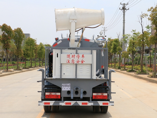 國六東風(fēng)小福瑞卡 藍(lán)牌 5噸 噴霧車