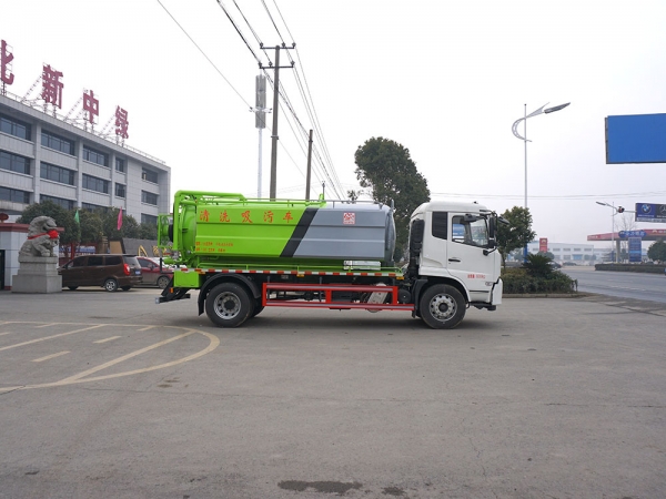 國(guó)六東風(fēng)天錦清洗車