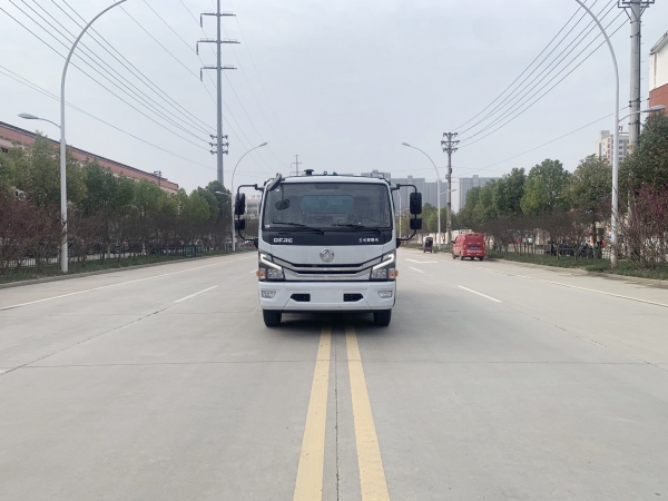 東風(fēng)大多利卡后置吸塵車