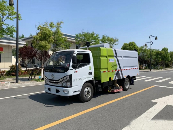 東風小多利卡吸塵車