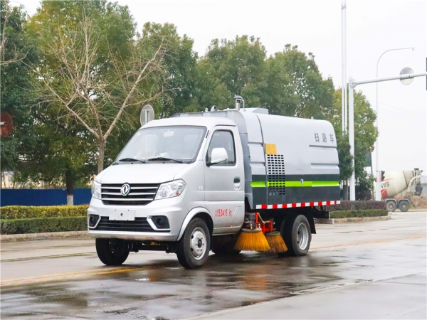 東風(fēng)小型掃路車